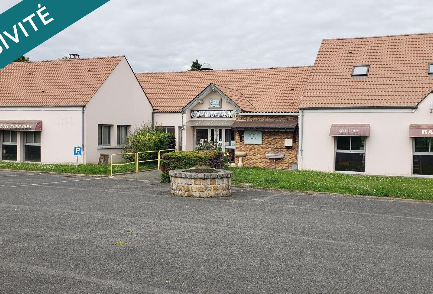 Immobilier commercial 400 m2, appartement 65 m2, terrain/parkings 9199 m2 — photo 1