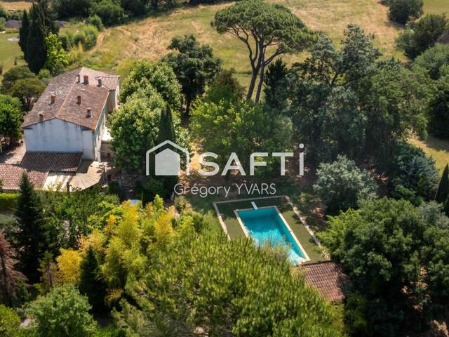 Bastide provençale de 335 m² avec annexes et piscine — photo du bien