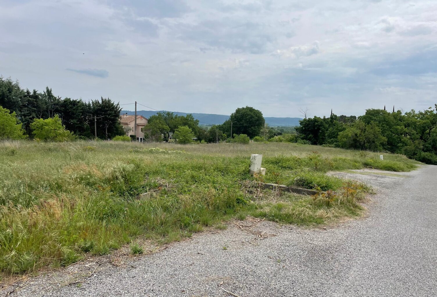 Terrain 348m² viabilisé La Brillanne proche A51/Gare — photo 1