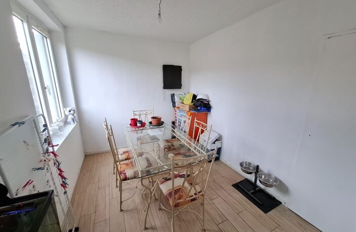 Maison mitoyenne vendu louée de 85m2 avec jardin, 5 pièces dont 3 chambres — photo 3