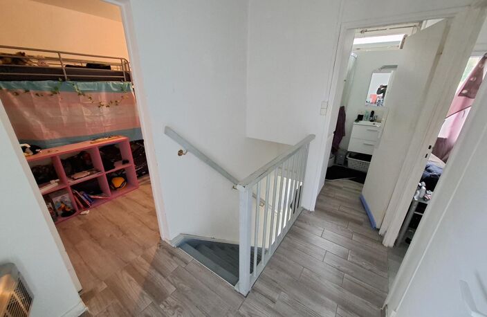 Maison mitoyenne vendu louée de 85m2 avec jardin, 5 pièces dont 3 chambres — photo 5