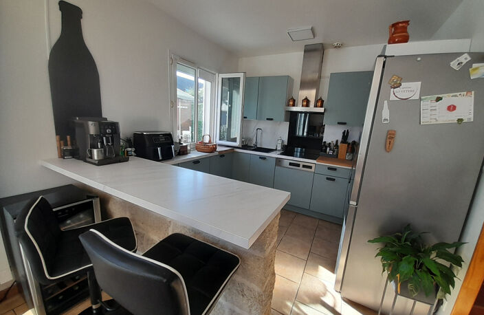 Maison élevée sur deux niveaux, 3 chambres et garage — photo 3
