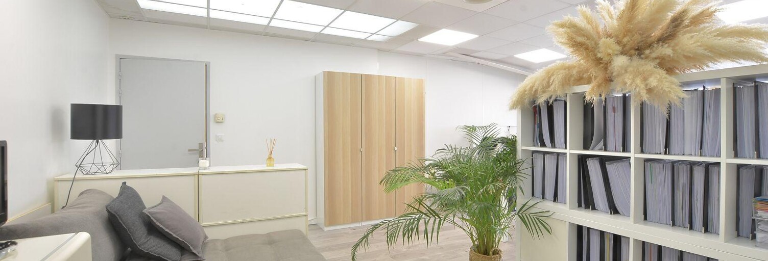 Bureau  43 m² à louer à Nîmes (30900)