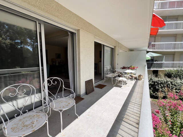 ROYAN - QUARTIER DU PARC - BEL APPARTEMENT T3 AVEC TERRASSE - 78 M2 HABITABLES - 300 M PLAGE ET 200 M COMMERCE — photo du bien