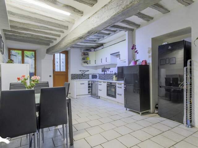 Maison en pierre de 5 pièces principales — photo du bien