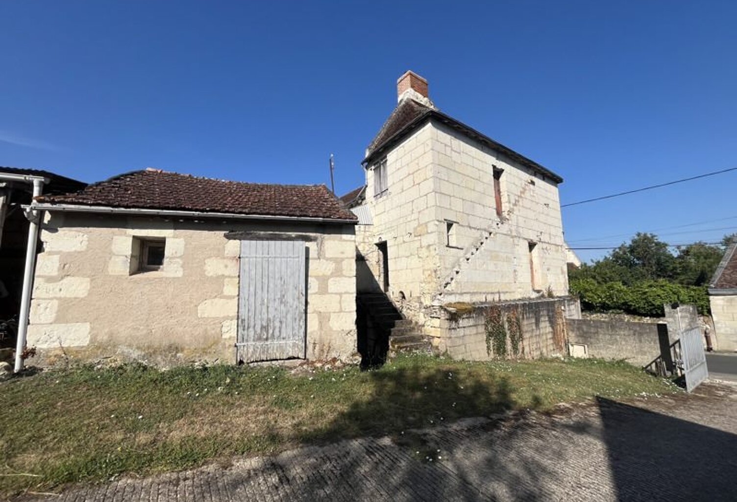Maison en pierre de 1 pièces principales — photo 1