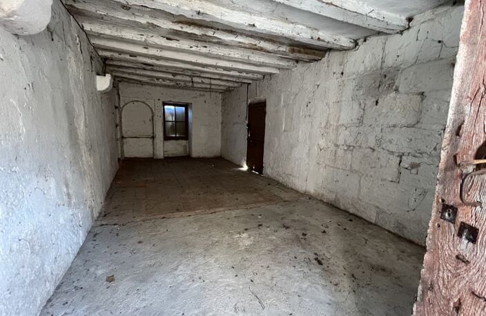 Maison en pierre de 1 pièces principales — photo 2