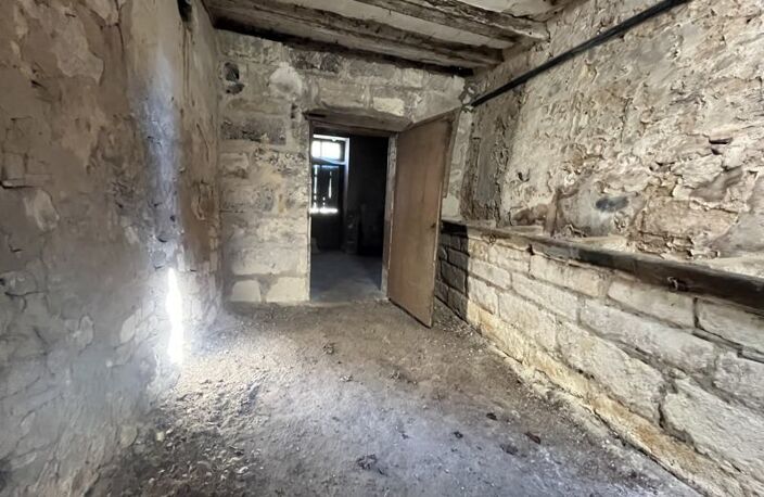 Maison en pierre de 1 pièces principales — photo 4