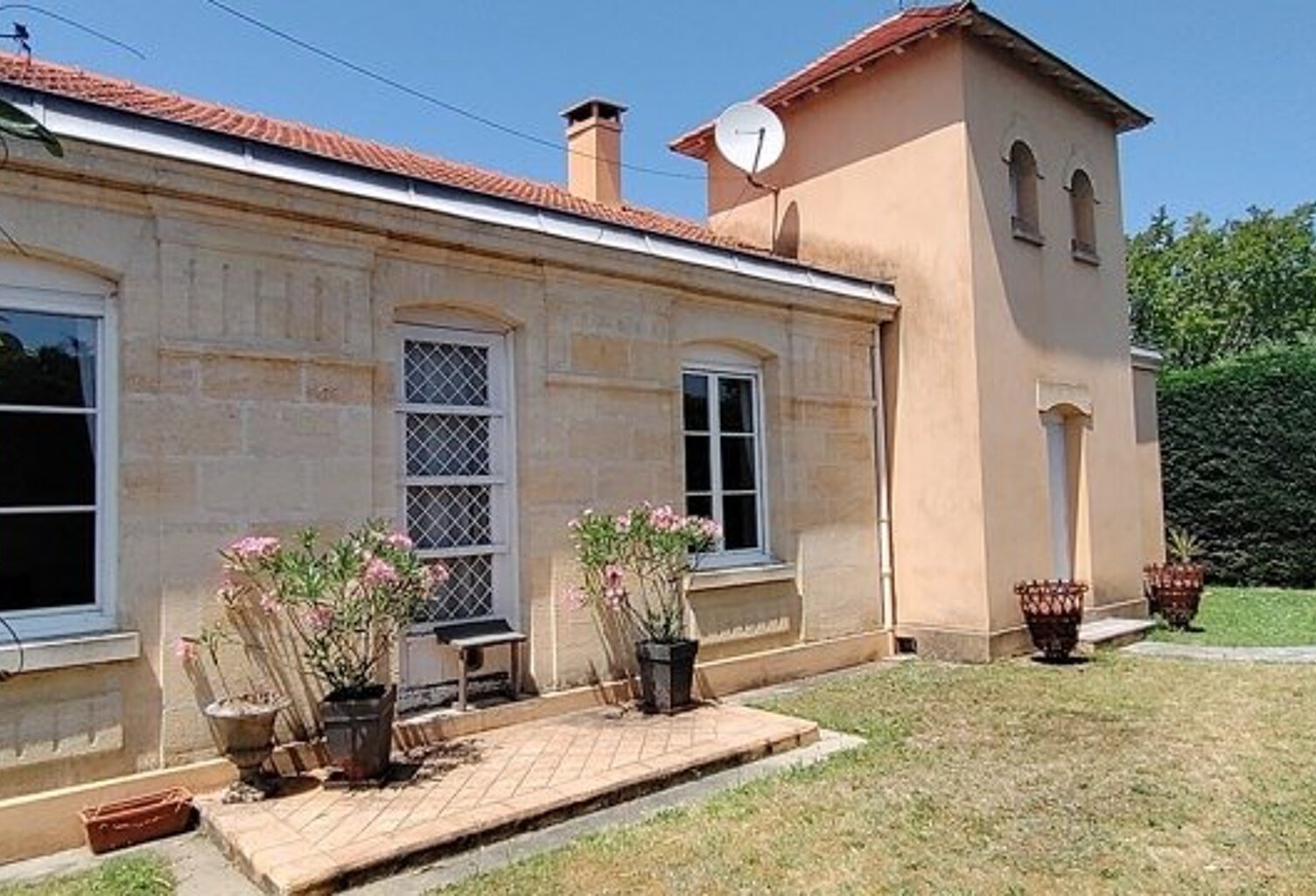 Vente maison 8 pièces 171 m² Ambarès-et-Lagrave (33440) — photo 1