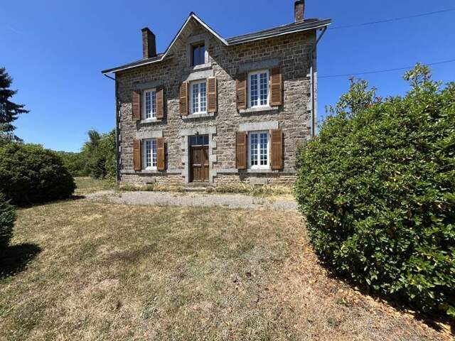 Maison en pierre de 7 pièces principales — photo du bien
