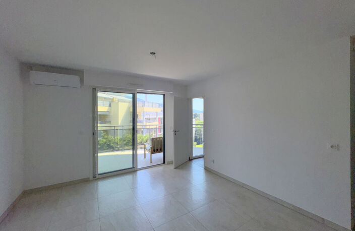 ROQUEBRUNE-CAP-MARTIN : APPARTEMENT  AVEC TERRASSE ET PARKIN — photo 2