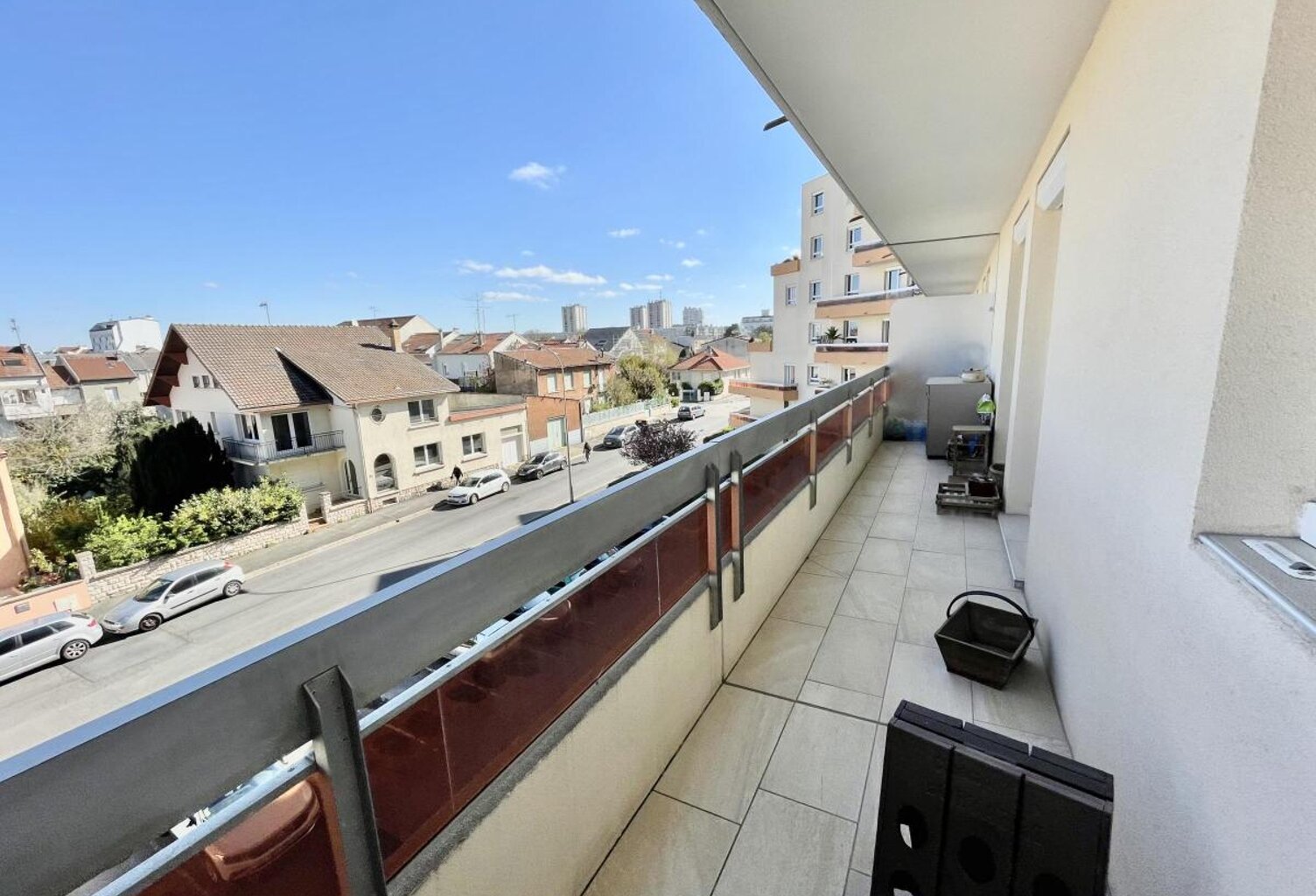 appartement 4 pièces avec balcons et garage. — photo 1