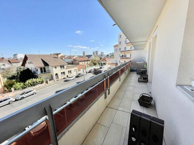 appartement 4 pièces avec balcons et garage. — photo du bien
