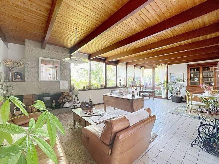 Contemporaine de 7 pièces principales — photo 1