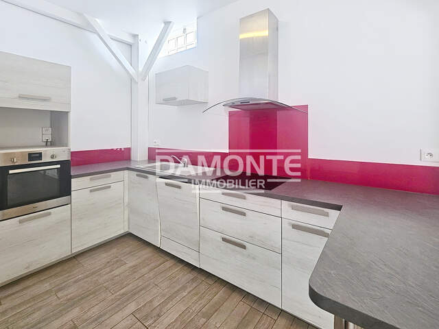 Coup de coeur assuré ! Appartement de caractère entièrement r — photo du bien
