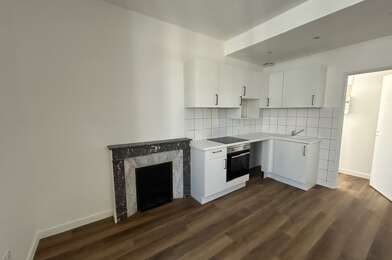 Appartement 3 pièces 810 €