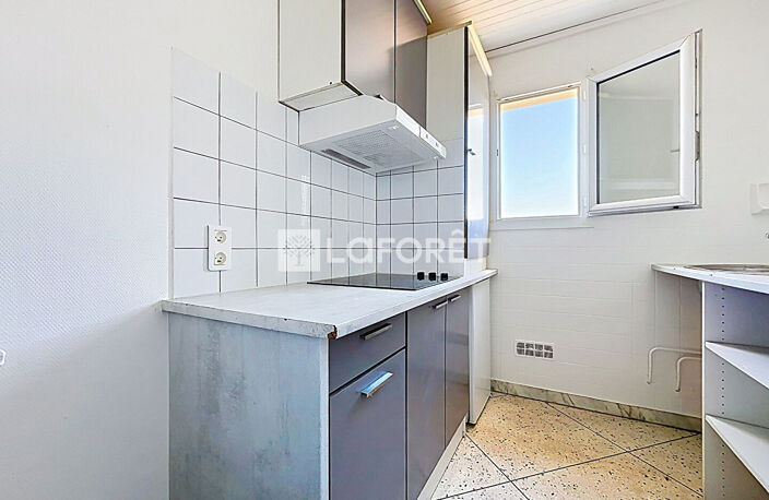 Studio 30 m² avec balcon, parking et cellier - Quartier Estanove — photo 4