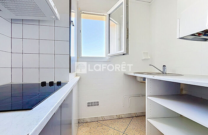 Studio 30 m² avec balcon, parking et cellier - Quartier Estanove — photo 5