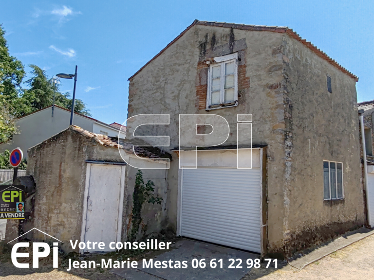 Terrain constructible d'environ 1300 m2 clos de murs en pierres, — photo 1