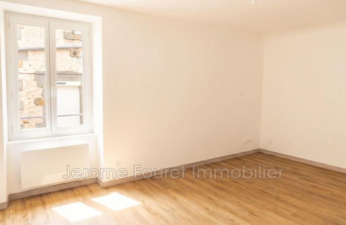 NEUVIC - APPARTEMENT T2- vue sur les Monts d'Auvergne — photo 5