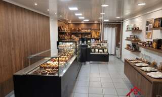 Commerce  70 m² à vendre à Cuers (83390)