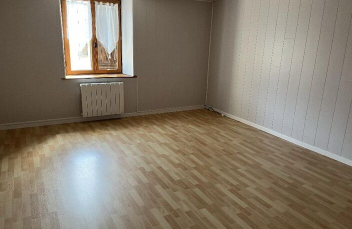 Maison mitoyenne de type F4 - 88 m2 - CHAMESOL — photo 5