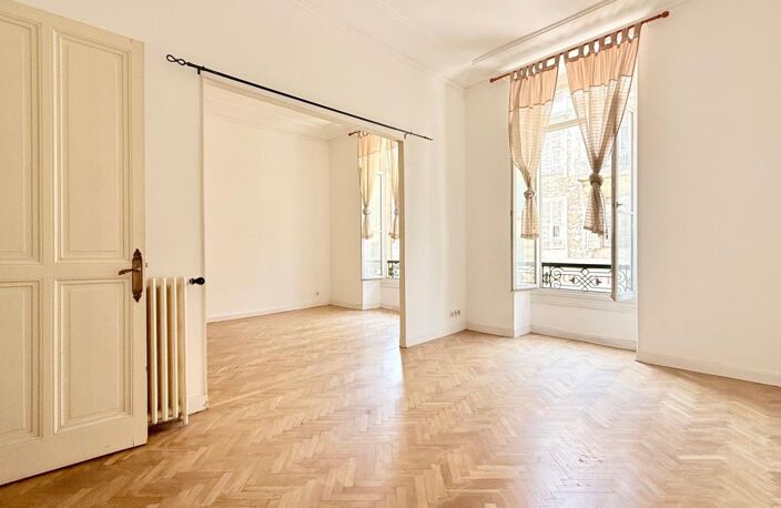 Centre-ville de Nice – Grand appartement à rénover avec possibilité de 3 chambres — photo 2