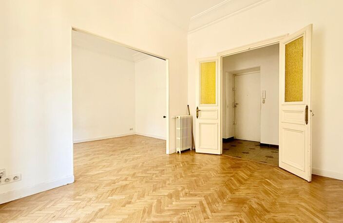 Centre-ville de Nice – Grand appartement à rénover avec possibilité de 3 chambres — photo 4