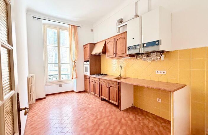 Centre-ville de Nice – Grand appartement à rénover avec possibilité de 3 chambres — photo 5