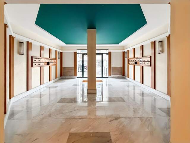 Appartement À Vendre — photo du bien