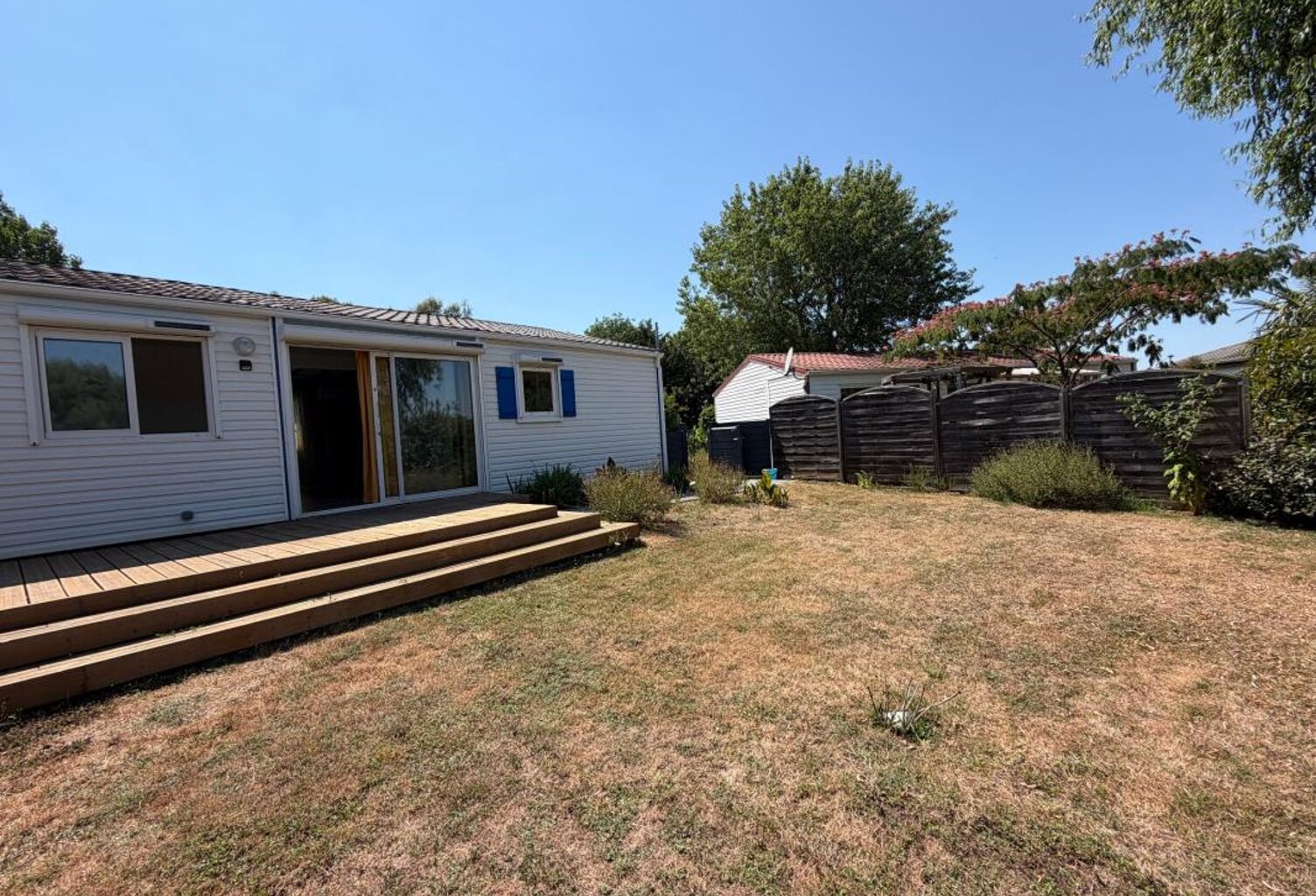LA TRANCHE SUR MER A 15 MIN DANS RESIDENCE AVEC PISCINE VILLA BOIS AVEC VERANDA TERRASSE ET JARDIN — photo 1