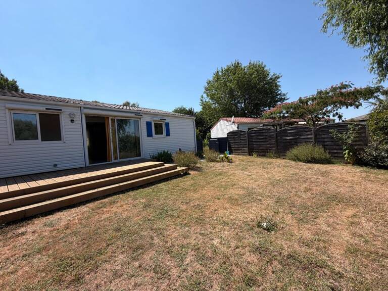 LA TRANCHE SUR MER A 15 MIN DANS RESIDENCE AVEC PISCINE VILLA BOIS AVEC VERANDA TERRASSE ET JARDIN — photo 1