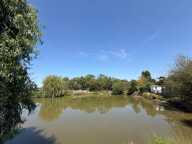LA TRANCHE SUR MER A 15 MIN DANS RESIDENCE AVEC PISCINE VILLA BOIS AVEC VERANDA TERRASSE ET JARDIN — photo 2