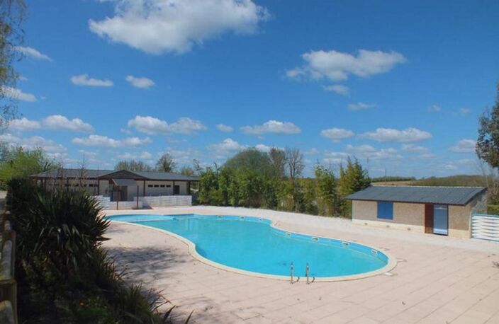 LA TRANCHE SUR MER A 15 MIN DANS RESIDENCE AVEC PISCINE VILLA BOIS AVEC VERANDA TERRASSE ET JARDIN — photo 4