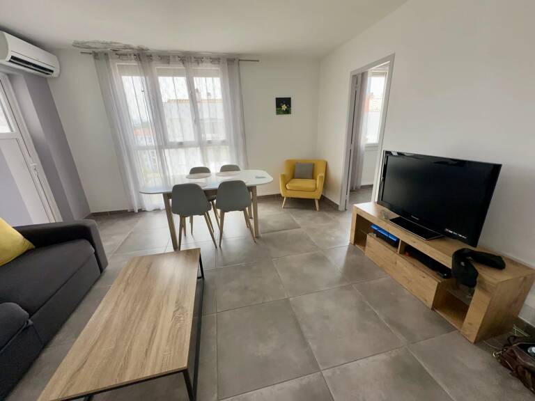 Appartement F4 rénové et meublé, 4 Ieme e dernier étage, cave — photo 1