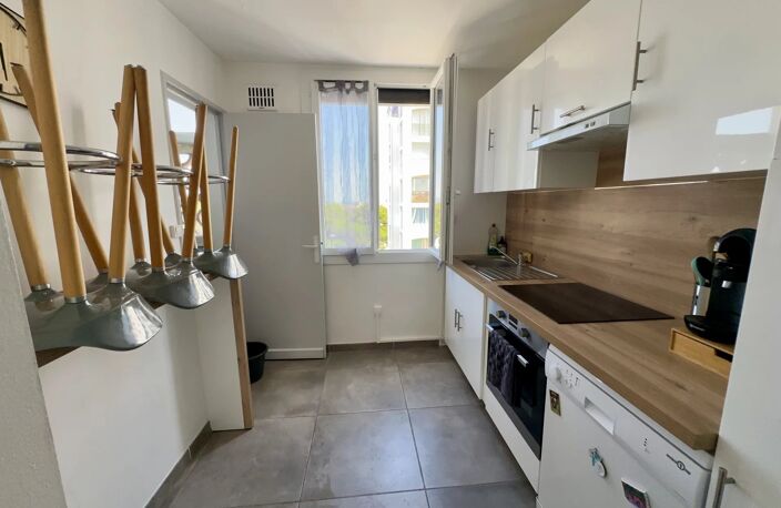 Appartement F4 rénové et meublé, 4 Ieme e dernier étage, cave — photo 2