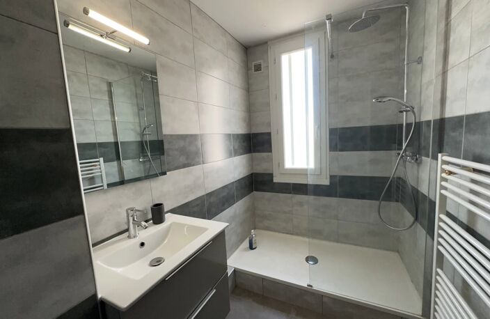Appartement F4 rénové et meublé, 4 Ieme e dernier étage, cave — photo 5