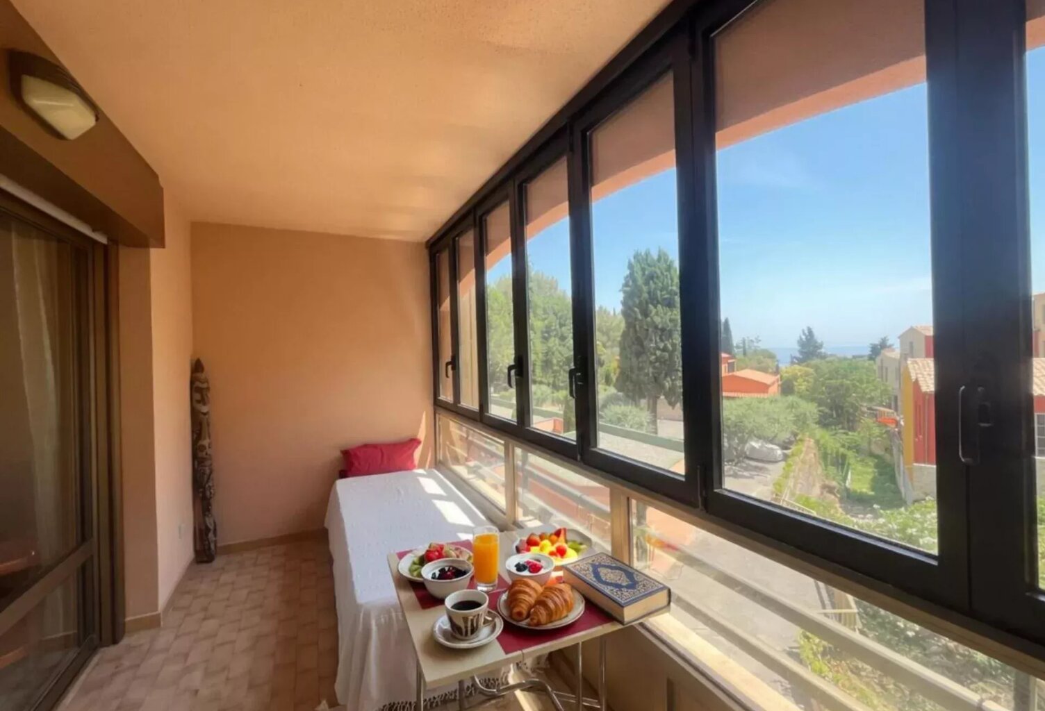 Eze bord de Mer, studio avec loggia à proximité de la plage — photo 1