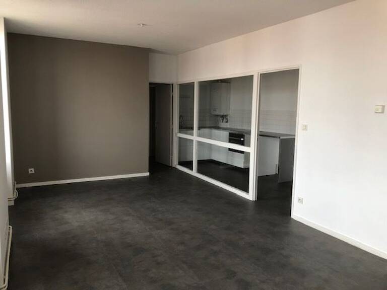 Appartement de 75m2 à louer sur Saint-Étienne — photo 1