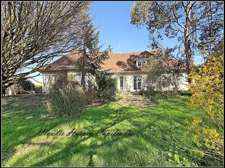 Maison à vendre 8 pièces  (79) CHATILLON-SUR-THOUET - 219 m² hab 4 à 6 ch - terrain environ 2500 m² — photo 1
