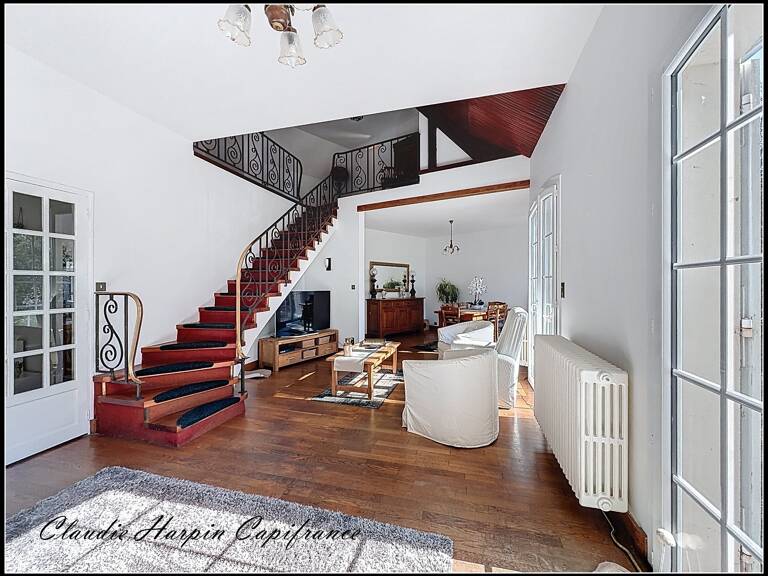 Maison à vendre 8 pièces  (79) CHATILLON-SUR-THOUET - 219 m² hab 4 à 6 ch - terrain environ 2500 m² — photo 1