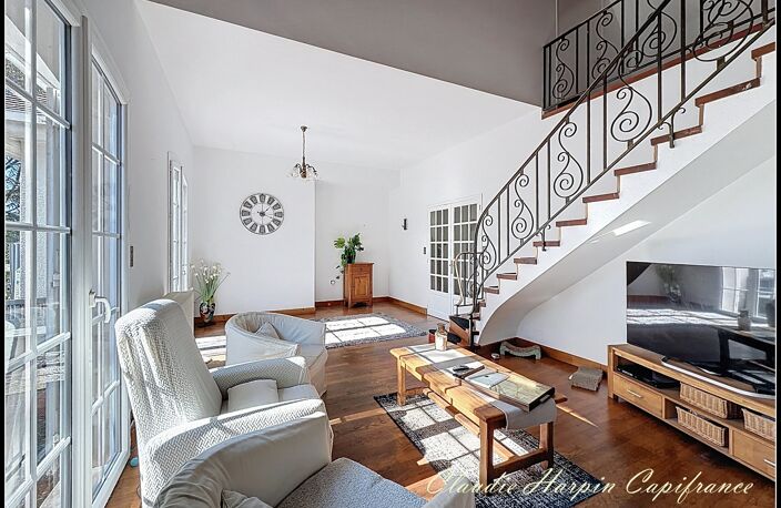 Maison à vendre 8 pièces  (79) CHATILLON-SUR-THOUET - 219 m² hab 4 à 6 ch - terrain environ 2500 m² — photo 2