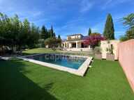 À UZES (30) Splendide maison avec vue de 200 m2 avec 5 chambres, piscine, pool-house. Au calme ! — photo 2