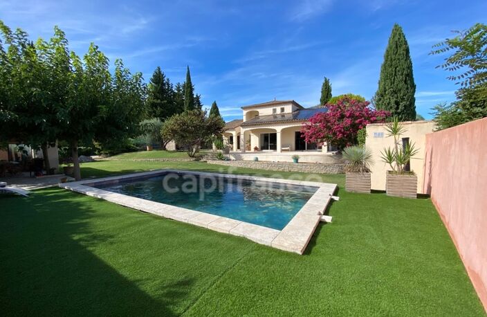 À UZES (30) Splendide maison avec vue de 200 m2 avec 5 chambres, piscine, pool-house. Au calme ! — photo 2