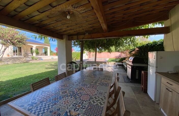 À UZES (30) Splendide maison avec vue de 200 m2 avec 5 chambres, piscine, pool-house. Au calme ! — photo 3