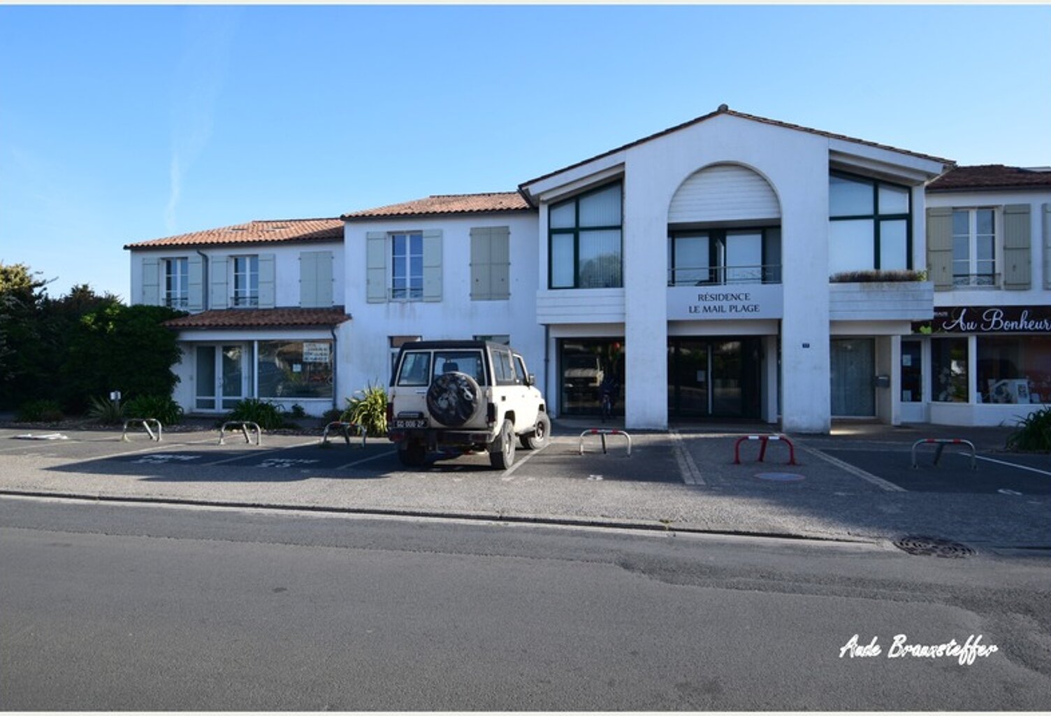 Local/bureau à vendre LA COUARDE SUR MER (17), local commercial premium — photo 1