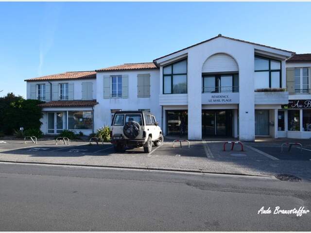 Local/bureau à vendre LA COUARDE SUR MER (17), local commercial premium — photo du bien