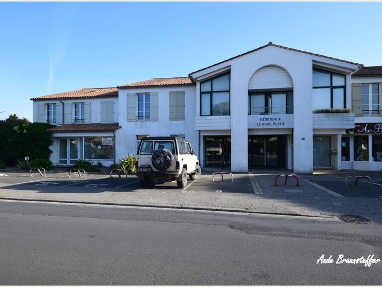 Local/bureau à vendre LA COUARDE SUR MER (17), local commercial premium — photo 1