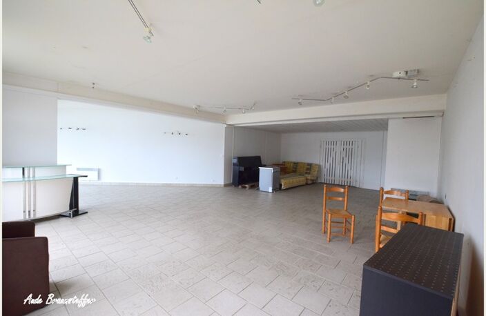 Local/bureau à vendre LA COUARDE SUR MER (17), local commercial premium — photo 2