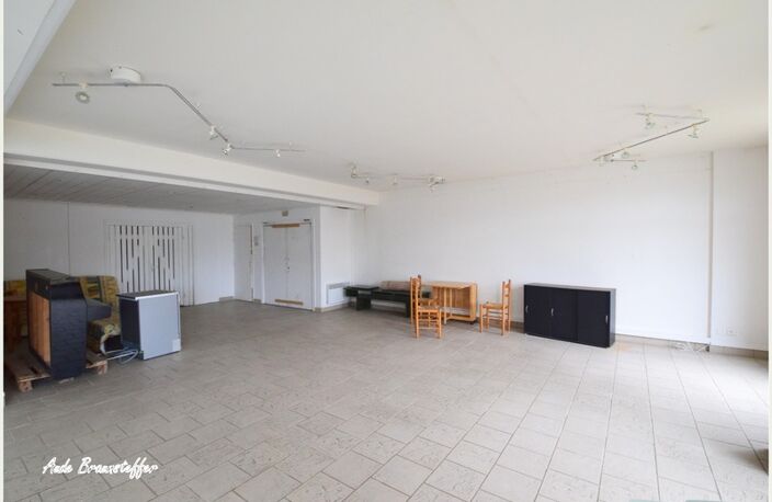Local/bureau à vendre LA COUARDE SUR MER (17), local commercial premium — photo 4